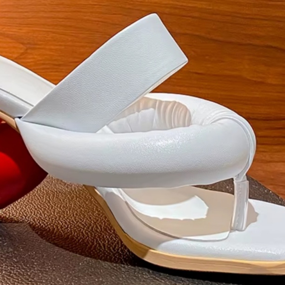 Elegant Design heart shaped heel leather buckle party sandles sz. 8.5 - Picture 12 of 12